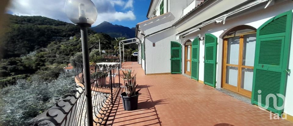 House 11 rooms of 300 m² in Tovo San Giacomo (17020)