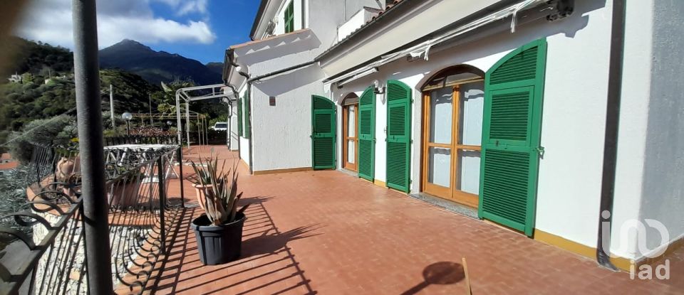 House 11 rooms of 300 m² in Tovo San Giacomo (17020)