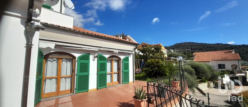 House 11 rooms of 300 m² in Tovo San Giacomo (17020)