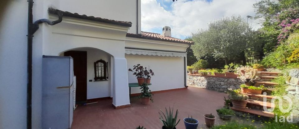 House 11 rooms of 300 m² in Tovo San Giacomo (17020)