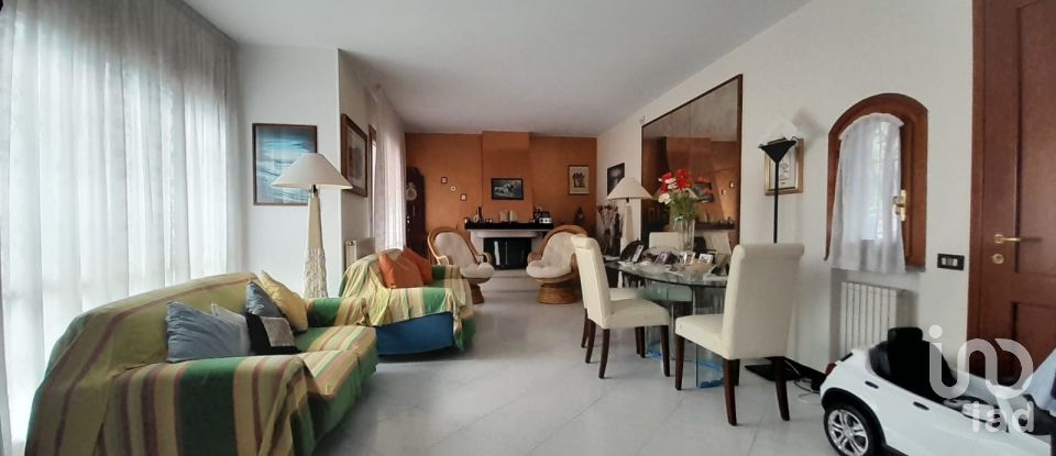 House 11 rooms of 300 m² in Tovo San Giacomo (17020)