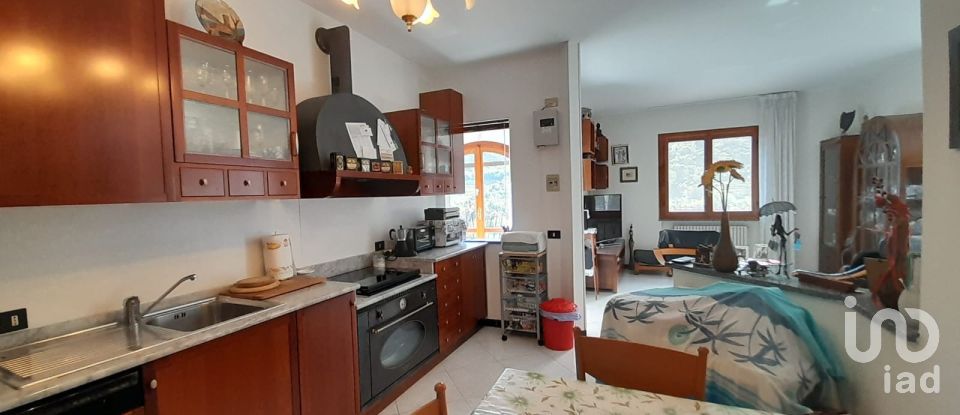 House 11 rooms of 300 m² in Tovo San Giacomo (17020)