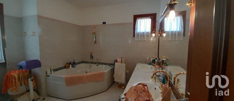 House 11 rooms of 300 m² in Tovo San Giacomo (17020)