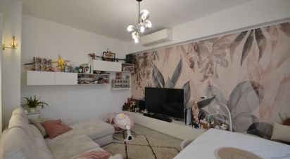 Three-room apartment of 90 m² in Genova (16157)
