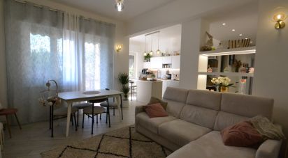 Three-room apartment of 90 m² in Genova (16157)