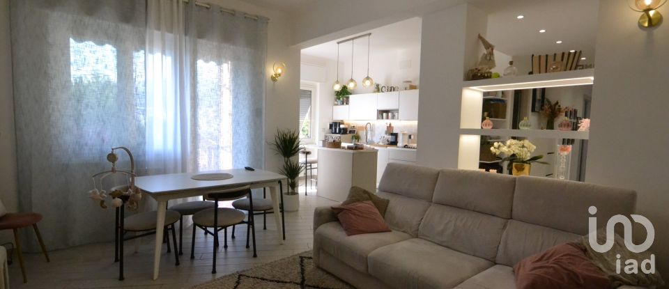 Three-room apartment of 90 m² in Genova (16157)