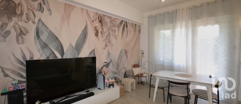Three-room apartment of 90 m² in Genova (16157)