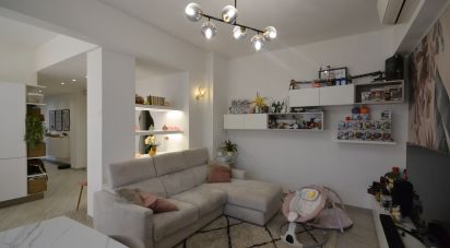 Three-room apartment of 90 m² in Genova (16157)