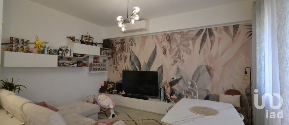 Three-room apartment of 90 m² in Genova (16157)