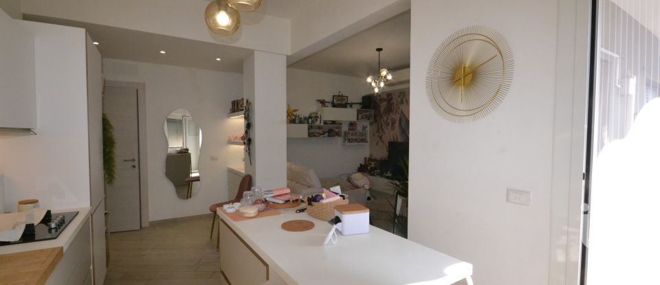 Three-room apartment of 90 m² in Genova (16157)