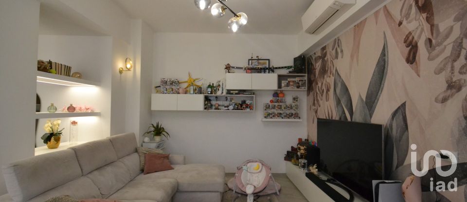 Three-room apartment of 90 m² in Genova (16157)