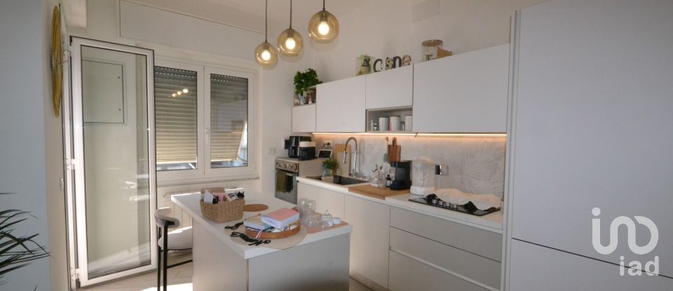 Three-room apartment of 90 m² in Genova (16157)