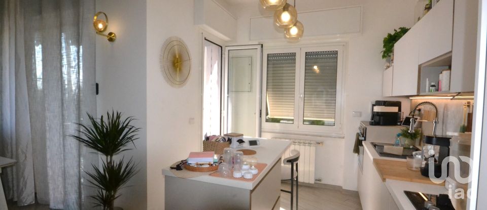 Three-room apartment of 90 m² in Genova (16157)