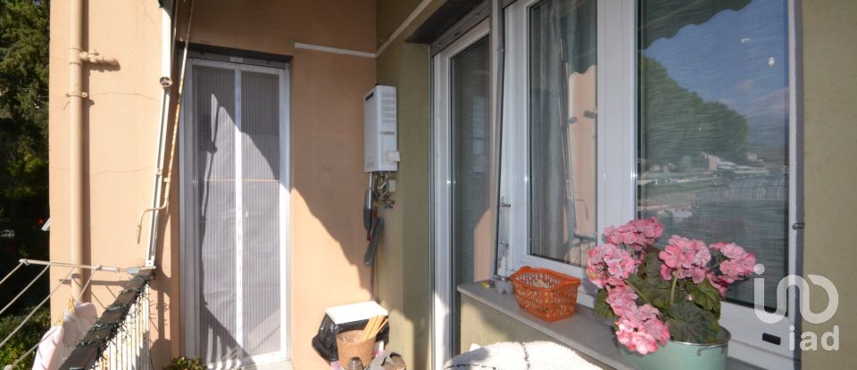 Three-room apartment of 90 m² in Genova (16157)