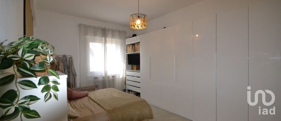 Three-room apartment of 90 m² in Genova (16157)