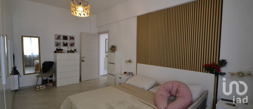 Three-room apartment of 90 m² in Genova (16157)