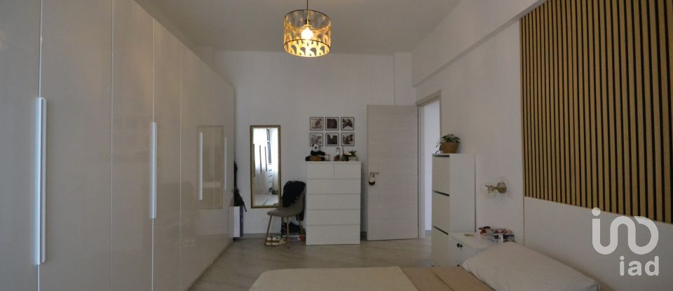 Three-room apartment of 90 m² in Genova (16157)