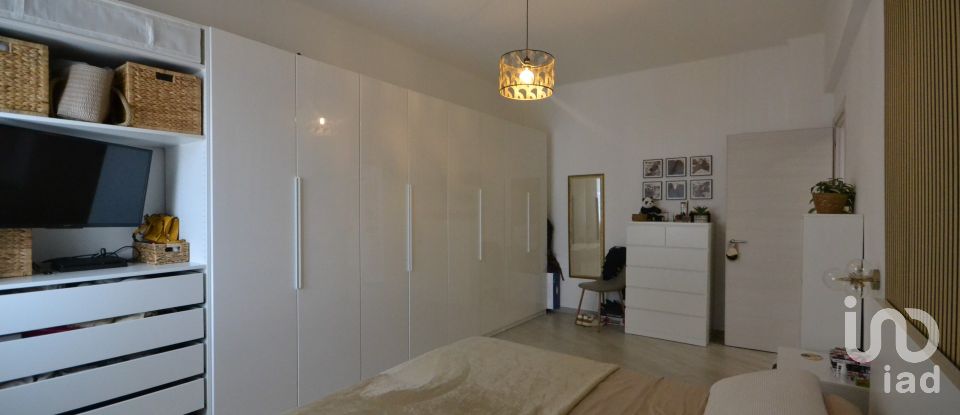 Three-room apartment of 90 m² in Genova (16157)