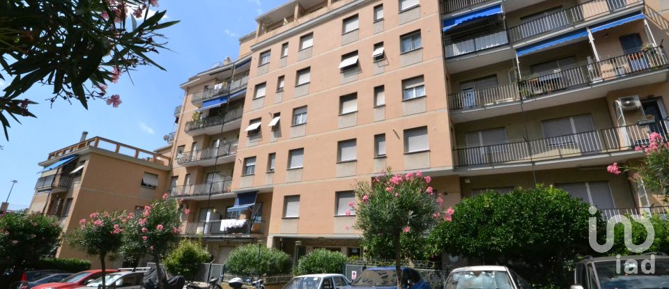 Three-room apartment of 90 m² in Genova (16157)