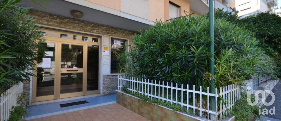 Three-room apartment of 90 m² in Genova (16157)