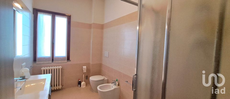 House boat 11 rooms of 261 m² in Vinci (50059)