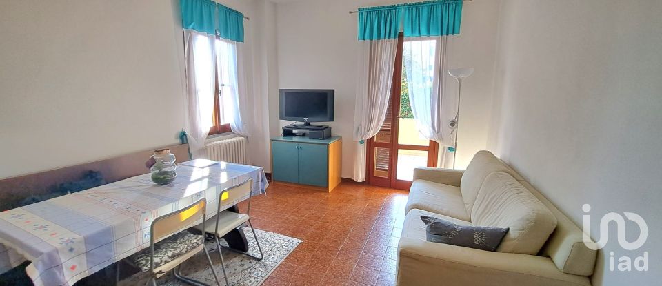 House boat 11 rooms of 261 m² in Vinci (50059)