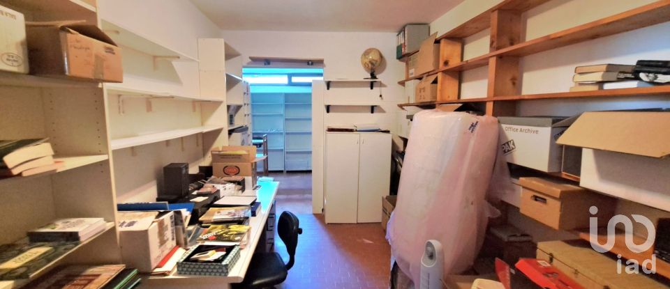 House boat 11 rooms of 261 m² in Vinci (50059)