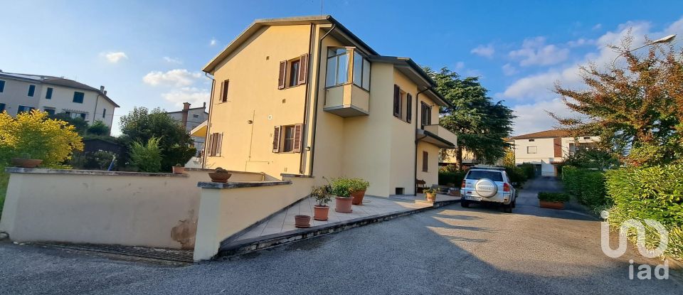 House boat 11 rooms of 261 m² in Vinci (50059)