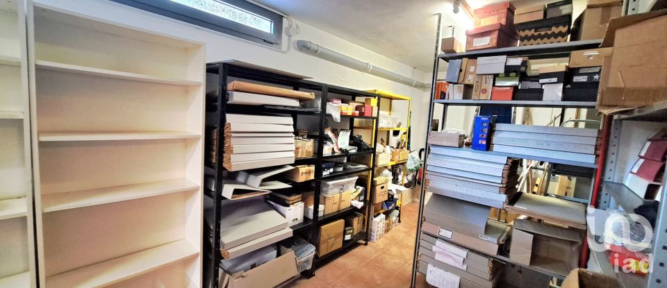 House boat 11 rooms of 261 m² in Vinci (50059)