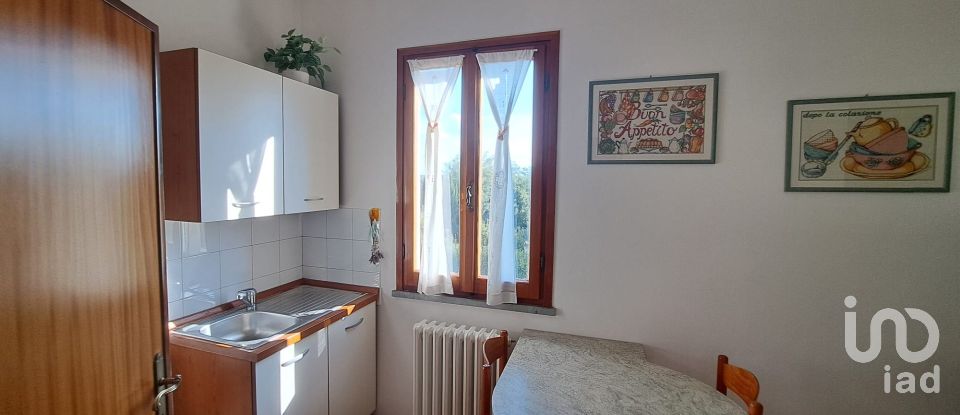 House boat 11 rooms of 261 m² in Vinci (50059)