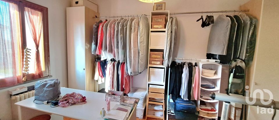 House boat 11 rooms of 261 m² in Vinci (50059)