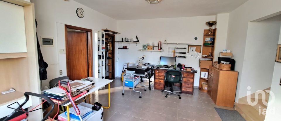 House boat 11 rooms of 261 m² in Vinci (50059)