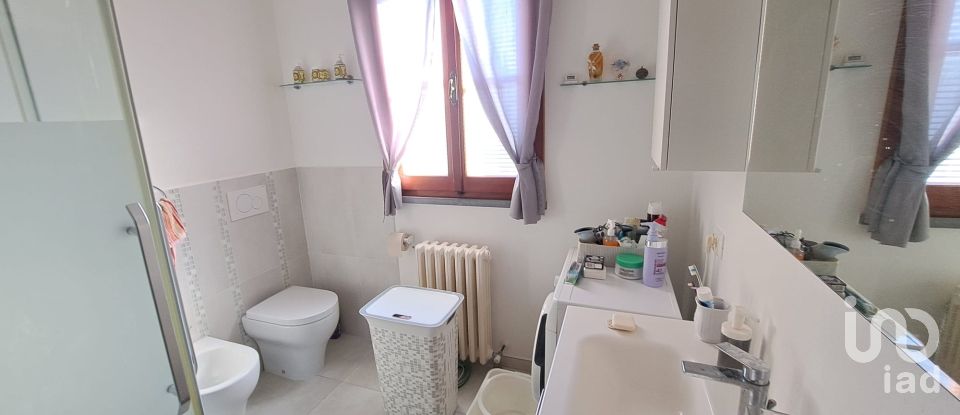 House boat 11 rooms of 261 m² in Vinci (50059)