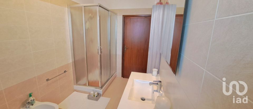 House boat 11 rooms of 261 m² in Vinci (50059)