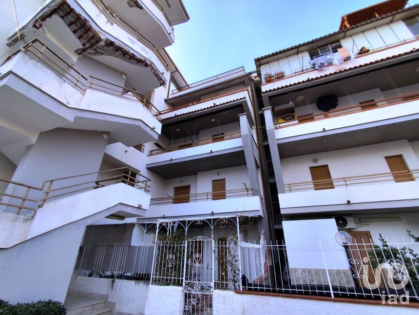 Trilocale di 32 m² a Scalea (87029)