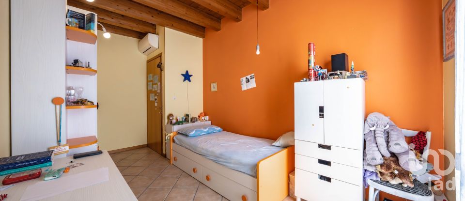 Villa Bifamiliare 5 locali di 175 m² in Medole (46046)