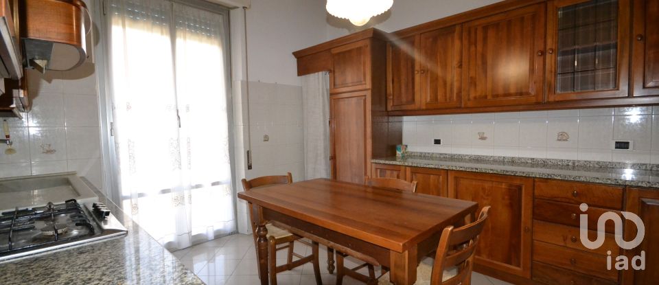 Four-room apartment of 80 m² in Genova (16149)