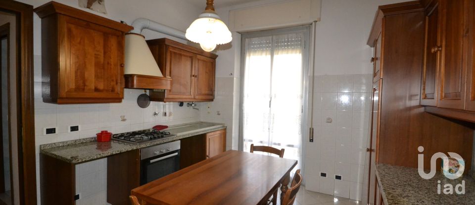 Four-room apartment of 80 m² in Genova (16149)