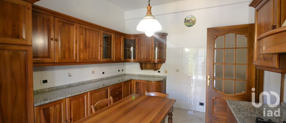 Four-room apartment of 80 m² in Genova (16149)