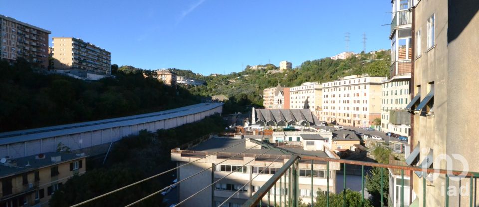 Four-room apartment of 80 m² in Genova (16149)