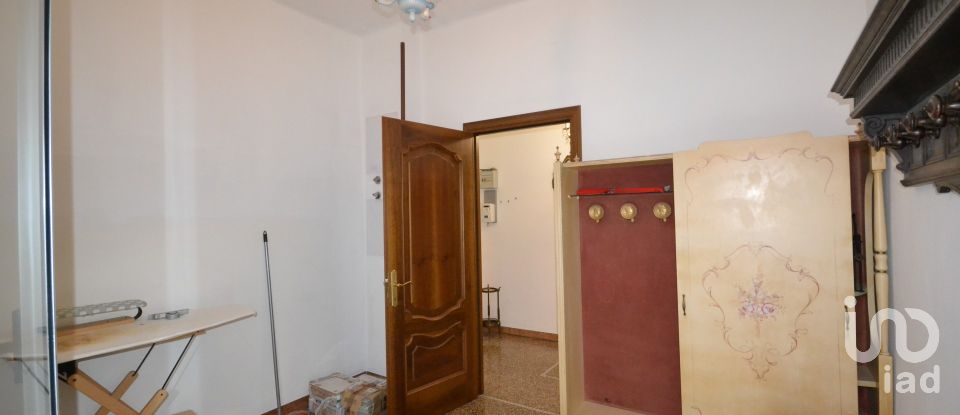 Four-room apartment of 80 m² in Genova (16149)