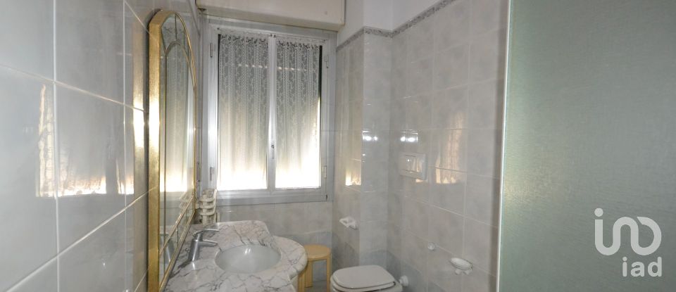 Four-room apartment of 80 m² in Genova (16149)