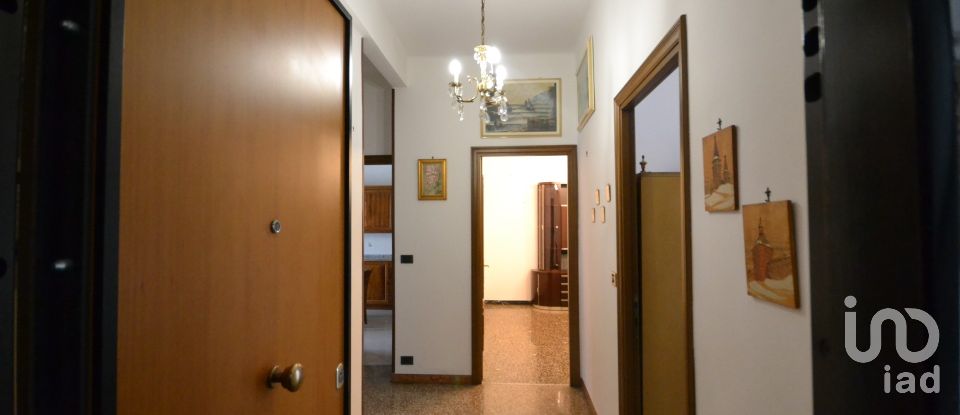 Four-room apartment of 80 m² in Genova (16149)