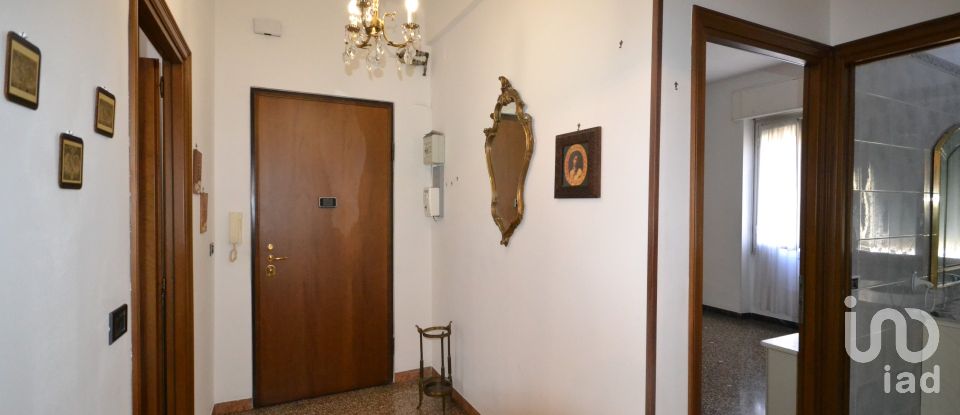 Four-room apartment of 80 m² in Genova (16149)