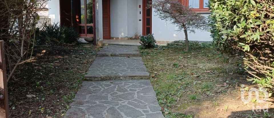 Casa indipendente / Villa 8 locali di 192 m² in Lomagna (23871)