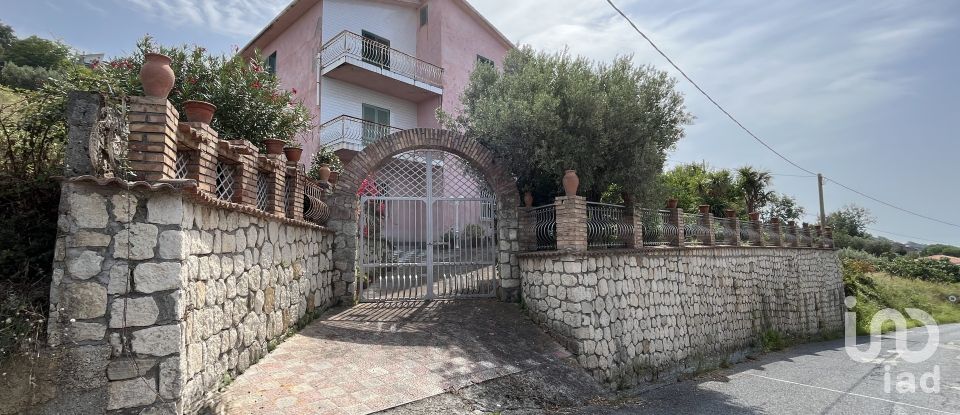 Farm 18 rooms of 580 m² in - (87030)