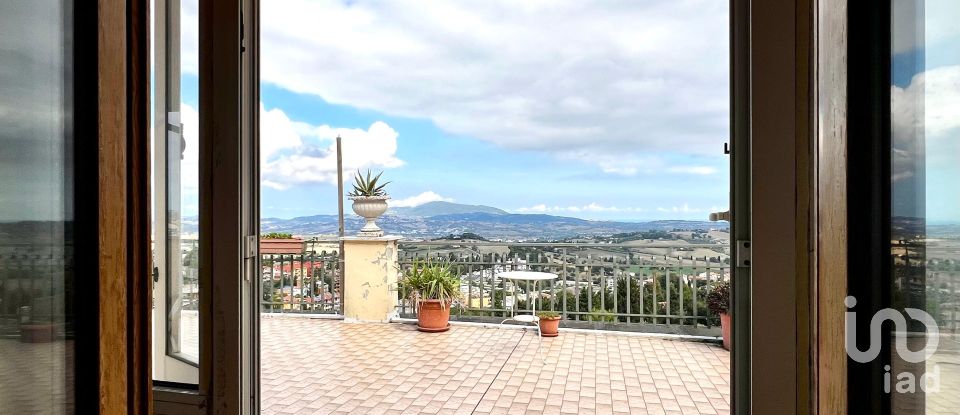 Three-room apartment of 105 m² in Osimo (60027)