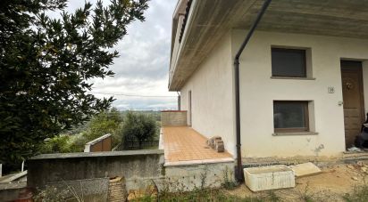 Casa indipendente 13 locali di 325 m² in Pianella (65019)