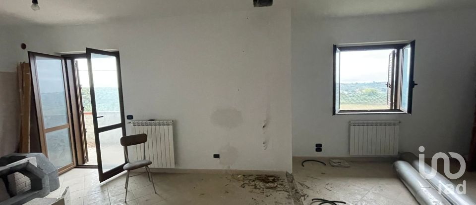 Casa indipendente 13 locali di 325 m² in Pianella (65019)