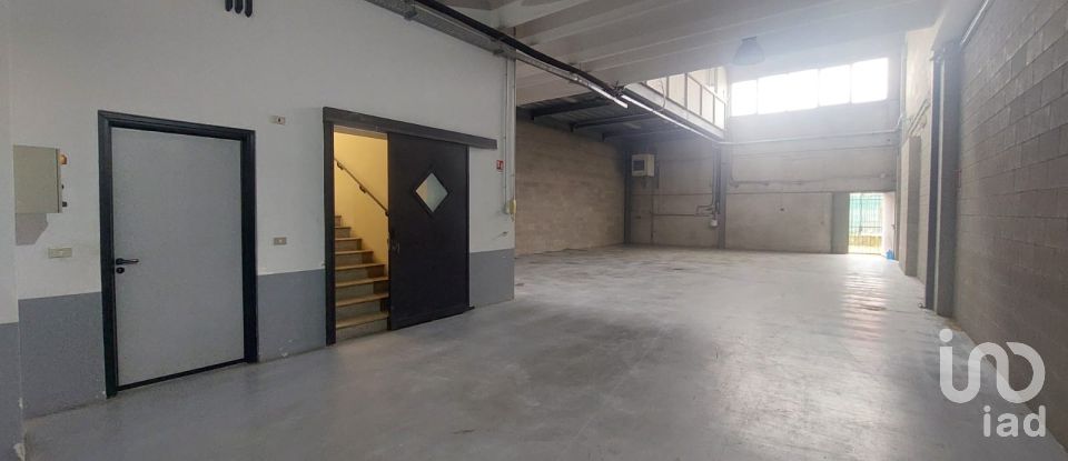 Warehouse of 342 m² in Senago (20030)